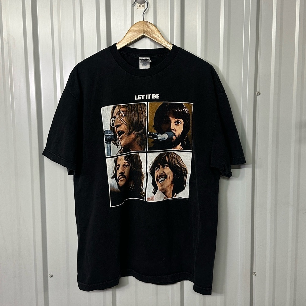 Vintage 2005 The Beatles Graphic Tee Classic Rock Band Shirt Retro Y2K Tee Mens